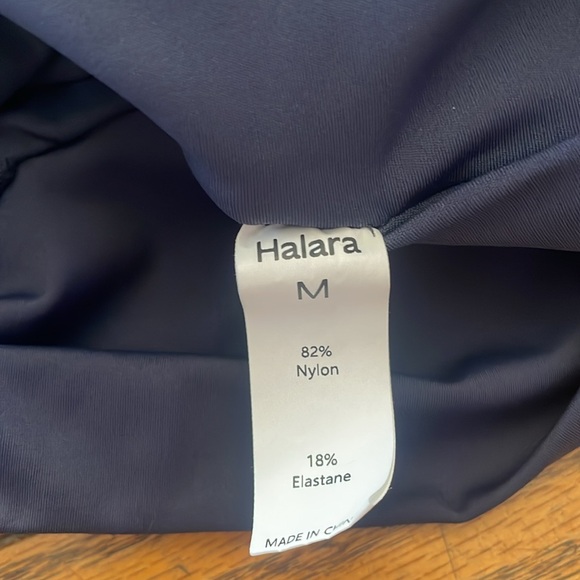 Super High Waisted Back Pocket & Side Hidden Pocket 2-in-1 Yoga Shorts 2.5". - Picture 3 of 3